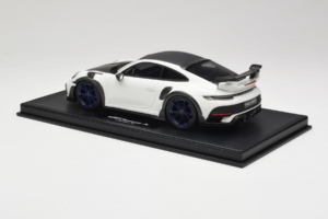 Porsche 911 992 TechArt GTstreet R Бял Със Сини Джанти TechArt 1:18 REMC014 Смола — снимка 5 от 6