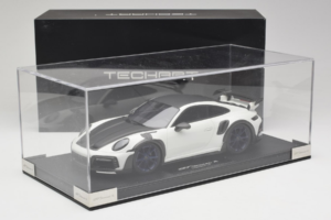 Porsche 911 992 TechArt GTstreet R Бял Със Сини Джанти TechArt 1:18 REMC014 Смола — снимка 6 от 6