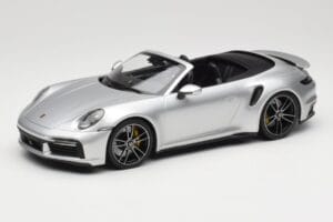 Porsche 911 992 Turbo S Кабриолет Сребрист Minichamps 1:18 155069082 Метал