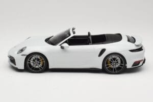 Porsche 911 992 Turbo S Кабриолет White Metallic Minichamps 1:18 155069080 Метал — снимка 3 от 6