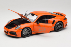 Porsche 911 992 Turbo S Coupe Sport Design Оранжев Minichamps 1:18 113069074 Метал — снимка 2 от 8