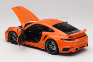 Porsche 911 992 Turbo S Coupe Sport Design Оранжев Minichamps 1:18 113069074 Метал — снимка 5 от 8