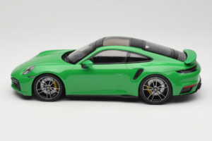 Porsche 911 992 Turbo S Зелен Minichamps 1:18 153069077 Метал — снимка 3 от 6
