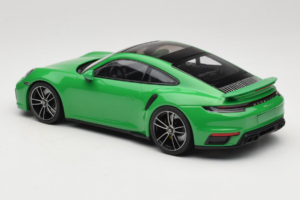 Porsche 911 992 Turbo S Зелен Minichamps 1:18 153069077 Метал — снимка 5 от 6