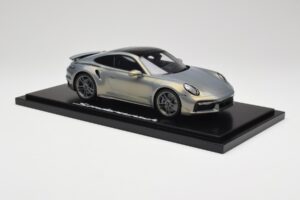 Porsche 911 Turbo S 992 Silver Bamboo Chromaflire With Display Case Spark 1:18 WAP0219100RTSS Смола — снимка 4 от 7