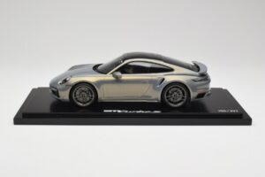 Porsche 911 Turbo S 992 Silver Bamboo Chromaflire With Display Case Spark 1:18 WAP0219100RTSS Смола
