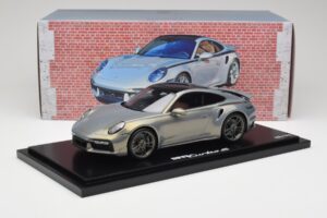 Porsche 911 Turbo S 992 Silver Bamboo Chromaflire With Display Case Spark 1:18 WAP0219100RTSS Смола — снимка 6 от 7