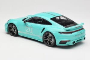 Porsche 911 992 Turbo S Sport Design Package Racing Green Minichamps 1:18 155069175 Метал — снимка 5 от 6