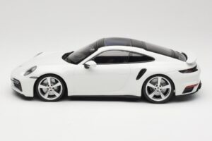 Porsche 911 Turbo S 992 Бял Minichamps 1:18 WAP0211620RTRB Метал — снимка 3 от 6
