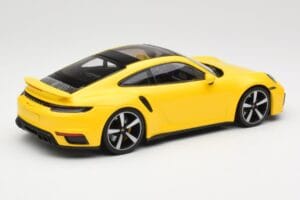Porsche 911 992 Turbo S Жълт Minichamps 1:18 155069071 Метал — снимка 2 от 6
