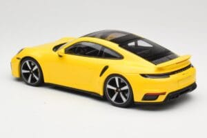 Porsche 911 992 Turbo S Жълт Minichamps 1:18 155069071 Метал — снимка 5 от 6