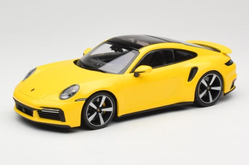Porsche 911 992 Turbo S Жълт Minichamps 1:18 155069071 Метал