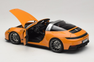 Porsche 911 992.2 Targa 4 GTS Bahama Yellow Norev 1:18 187190 Метал — снимка 7 от 10