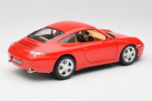 Porsche 911 996 Carrera 4 Червен Bburago 1:18 30085 Метал — снимка 3 от 8