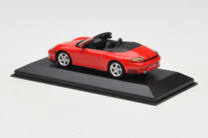 Porsche 911 996 Carrera 4S Кабриолет Червен Minichamps 1:43 400062831 Метал — снимка 3 от 4