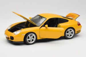Porsche 911 996 Carrera 4S Жълт Maisto 1:18 WAP02101610 Метал — снимка 2 от 8