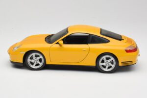 Porsche 911 996 Carrera 4S Жълт Maisto 1:18 WAP02101610 Метал — снимка 4 от 8