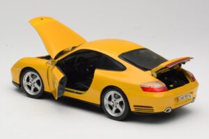Porsche 911 996 Carrera 4S Жълт Maisto 1:18 WAP02101610 Метал — снимка 5 от 8