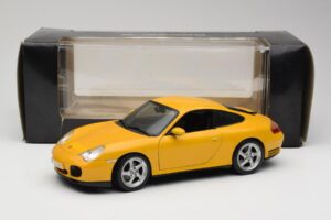 Porsche 911 996 Carrera 4S Жълт Maisto 1:18 WAP02101610 Метал — снимка 8 от 8
