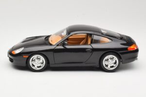 Porsche 911 996 Carrera Черен Bburago 1:18 3385-M2 Метал — снимка 4 от 8