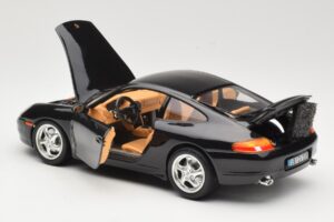 Porsche 911 996 Carrera Черен Bburago 1:18 3385-M2 Метал — снимка 5 от 8