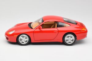 Porsche 911 996 Carrera Червен Bburago 1:18 3385 Метал — снимка 4 от 8