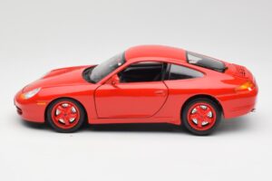 Porsche 911 996 Carrera Червен Лимитирано Издание Bburago 1:18 3385-M1 Метал — снимка 4 от 8