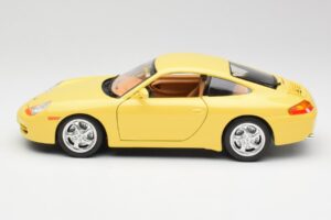 Porsche 911 996 Carrera Жълт Bburago 1:18 30085-M1 Метал — снимка 4 от 8