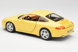 Porsche 911 996 Carrera Жълт Bburago 1:18 30085-M1 Метал — снимка 7 от 8