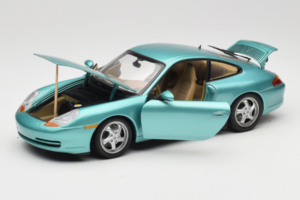 Porsche 911 996 Green Metallic UT Models 1:18 27901 Метал — снимка 2 от 8