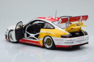 Porsche 911 996 GT3 RSR #68 M. Marsh FIA GT Zhuhai 2005 AUTOart 1:18 80582 Метал — снимка 5 от 8