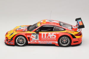 Porsche 911 997 GT3 R #8 De Lorenzi Racing De Lorenzi 24 Hours of Spa 2011 Minichamps 1:18 151118918 Метал — снимка 3 от 6