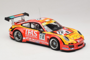 Porsche 911 997 GT3 R #8 De Lorenzi Racing De Lorenzi 24 Hours of Spa 2011 Minichamps 1:18 151118918 Метал — снимка 4 от 6