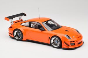 Porsche 911 997 GT3 R Street Оранжев Minichamps 1:18 151108901 Метал — снимка 4 от 6