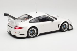 Porsche 911 997 GT3 R Street Бял Minichamps 1:18 151108900 Метал — снимка 2 от 6