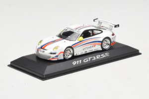 Porsche 911 997 GT3 RSR Бял с Сини и Оранжеви Ивици 2007 Minichamps 1:43 WAP02000618 Метал — снимка 2 от 4