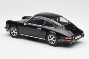 Porsche 911 S Черен Schuco 1:18 450047200 Метал — снимка 7 от 8