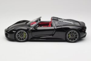 Porsche 918 Spyder Базалт Черно Металик Minichamps 1:18 110062431 Метал — снимка 4 от 8