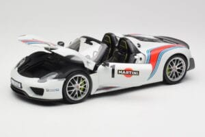 Porsche 918 Spyder Weissach Package Martini Minichamps 1:18 110062440 Метал — снимка 2 от 8