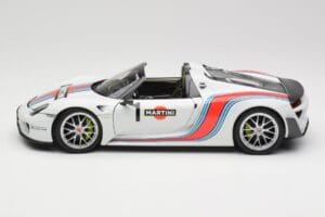 Porsche 918 Spyder Weissach Package Martini Minichamps 1:18 110062440 Метал — снимка 4 от 8