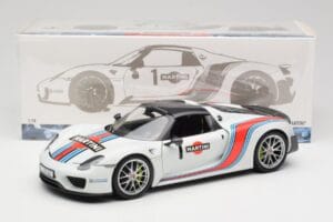 Porsche 918 Spyder Weissach Package Martini Minichamps 1:18 110062440 Метал — снимка 8 от 8