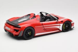 Porsche 918 Spyder Weissach Package Червен & Бели Ивици Minichamps 1:18 110062442 Метал — снимка 4 от 9