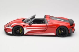 Porsche 918 Spyder Weissach Package Червен & Бели Ивици Minichamps 1:18 110062442 Метал — снимка 5 от 9