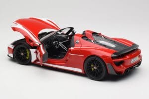 Porsche 918 Spyder Weissach Package Червен & Бели Ивици Minichamps 1:18 110062442 Метал — снимка 6 от 9