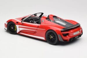 Porsche 918 Spyder Weissach Package Червен & Бели Ивици Minichamps 1:18 110062442 Метал — снимка 8 от 9