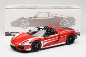 Porsche 918 Spyder Weissach Package Червен & Бели Ивици Minichamps 1:18 110062442 Метал — снимка 9 от 9