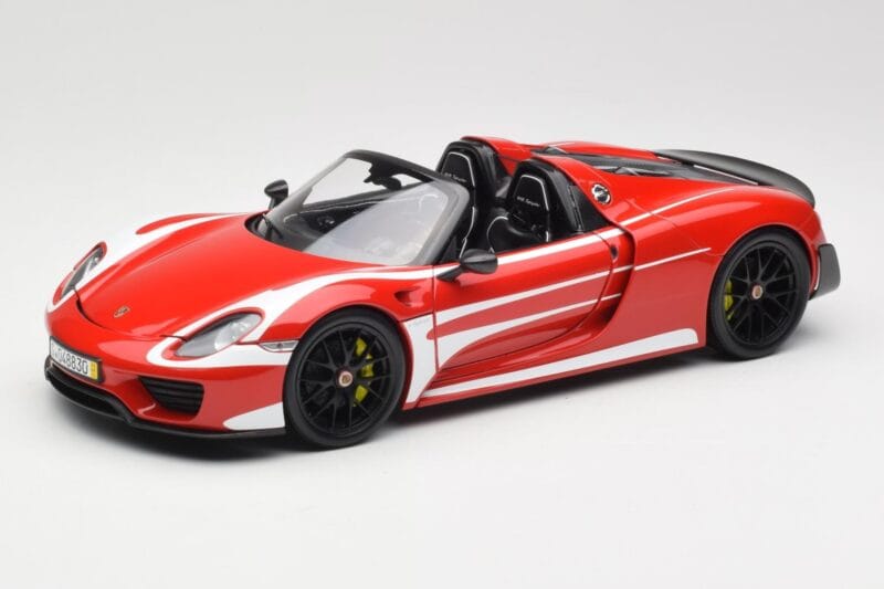 Porsche 918 Spyder Weissach Package Червен & Бели Ивици Minichamps 1:18 110062442 Метал