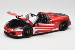 Porsche 918 Spyder Weissach Package Червено Бели Ивици Minichamps 1:18 110062442-O1 Метал — снимка 2 от 8