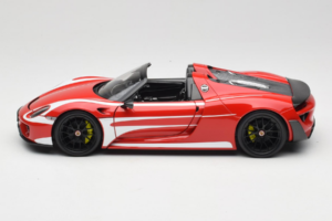 Porsche 918 Spyder Weissach Package Червено Бели Ивици Minichamps 1:18 110062442-O1 Метал — снимка 4 от 8