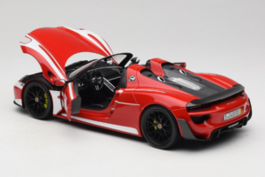 Porsche 918 Spyder Weissach Package Червено Бели Ивици Minichamps 1:18 110062442-O1 Метал — снимка 5 от 8
